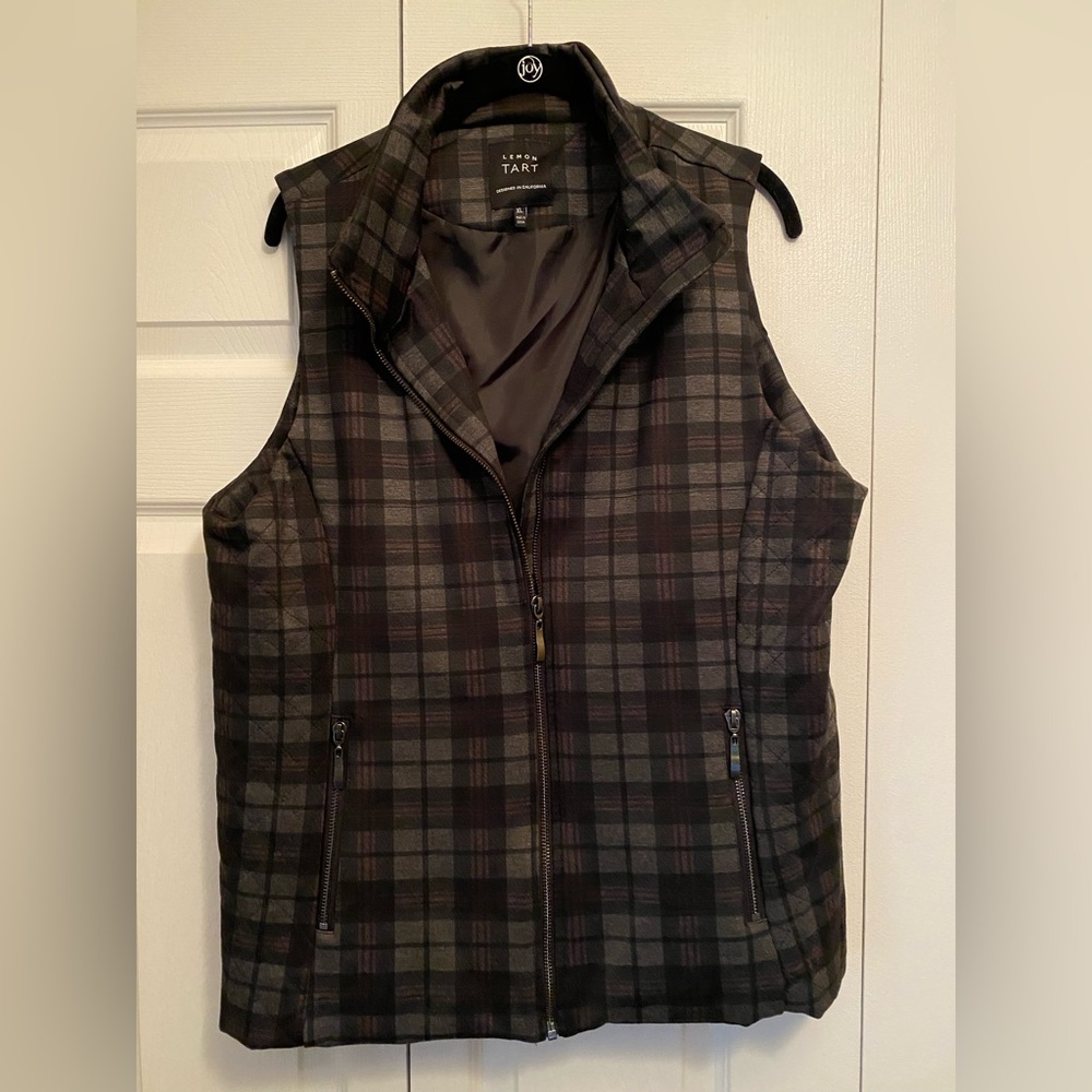 Ladies size extra-large zipper vest in cute plaid
